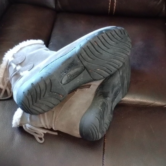 Grey Winter Boots - Picture 4 of 6